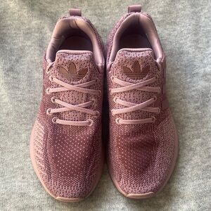 Women’s adidas swift run sneakers (lightly used)